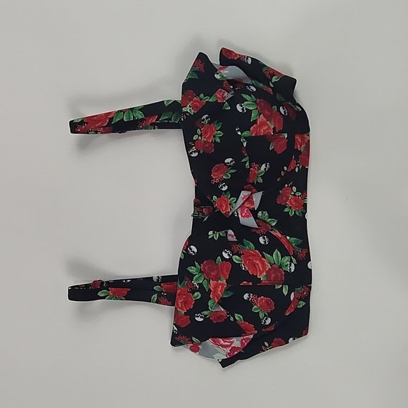 Hot Topic Floral Skull Patterned Ruffle Swim Top - Picture 1 of 10